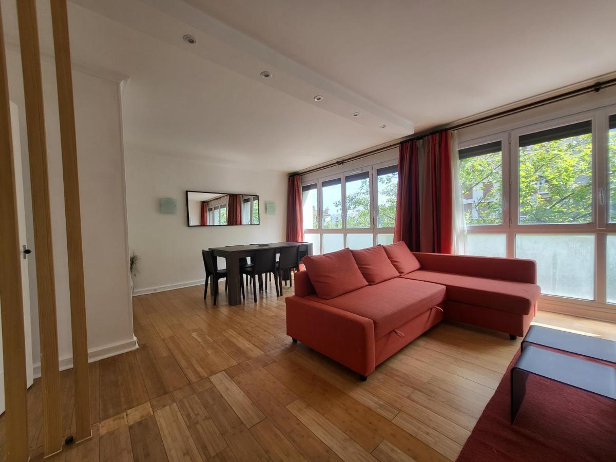 מונטרוג' Spacious And Comfortable Apartment - Perfect For Families & Friends - Near Public Transportation מראה חיצוני תמונה