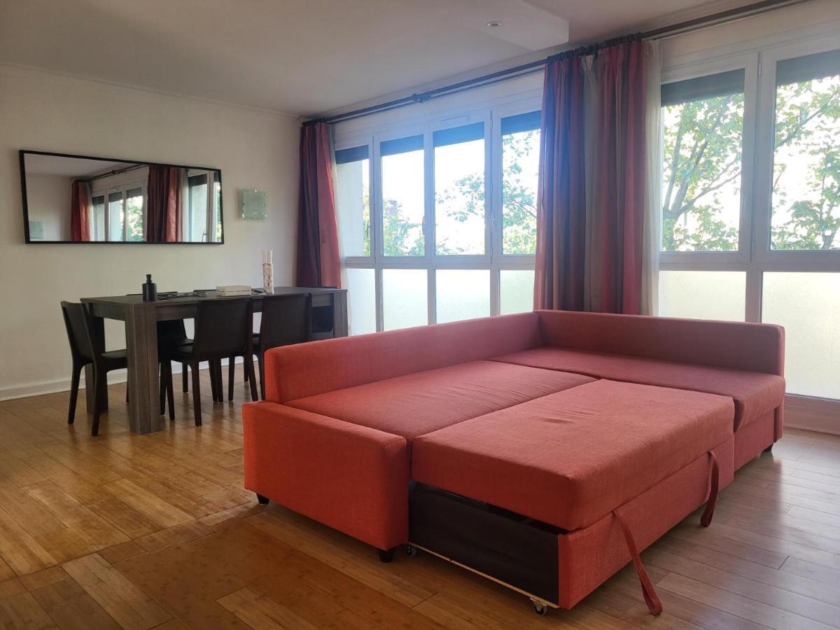 מונטרוג' Spacious And Comfortable Apartment - Perfect For Families & Friends - Near Public Transportation מראה חיצוני תמונה